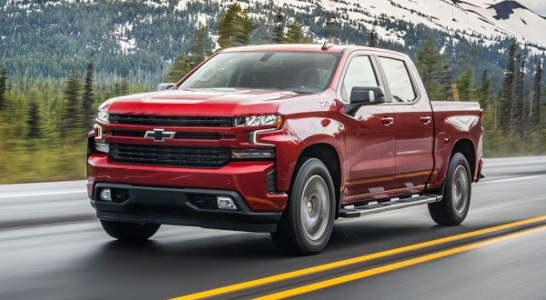 Освен споменатите Hummer и Badger, гигантът General Motors ще произведе електрически пикап и от собствената си масова марка Chevrolet. Още дори не се знае как ще се казва - дали ще е електрическа версия на Silverado, Colorado или ще получи изцяло ново име. Но е ясно, че ще ползва новата модулна електрическа платформа, която може да носи батерии с капацитет между 50 и 200 киловатчаса. Пробегът на електрическото Chevy в най-мощния му вариант вероятно ще е около 650 км. 
