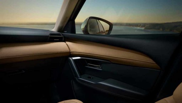 Стандартно, новият модел ще е оборудван с аудиосистема с 8 говорителя. В по-високите нива тя се заменя от система Bose с 12 говорителя. 
