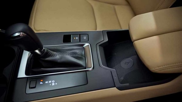 CX-5 също така обещава солиден набор от функции за подпомагане на водача, включително няколко изцяло нови опции в каталога на Mazda. Сред тях е система, която превантивно следи състоянието на спирачките. 
Все още няма официални цени за българския пазар. 
