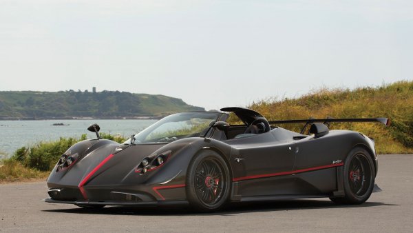 Продаден за - $ 6,81  млн.
Къде и кога: от RM Sotheby's в Абу Даби през ноември

Ето и един модел на Pagani, базиран на роудстъра Zonda и кръстен Aether (Етер) на въображаемата среда, изпълваща космоса, в която се движи светлината. Това е един от моделите от 760-а серия, шепа изключителни Zonda, създадени за адски богати клиенти. Този се отличава с каросерия от карбон, а неговият V12 AMG двигател с мощност от 760 к.с. работи в съчетание с 6-степенна механична скоростна кутия.