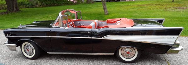 Конфигурация: задно предаване, двигател отпред
Двигател: 4.6-литров V8
Конски сили: 220 при 4 800 об/мин
Скоростна кутия: 3-степенна ръчна
Максимална скорост: 193 км/ч
Тегло: 1522 кг