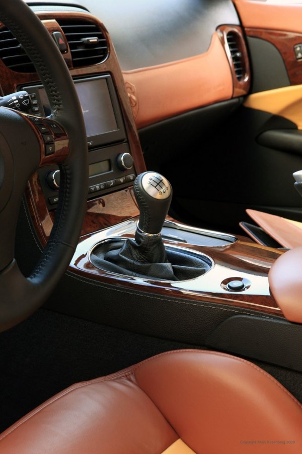 SV 9 Competizione - Италианско-американска кола, базирана на Corvette C6 LS3