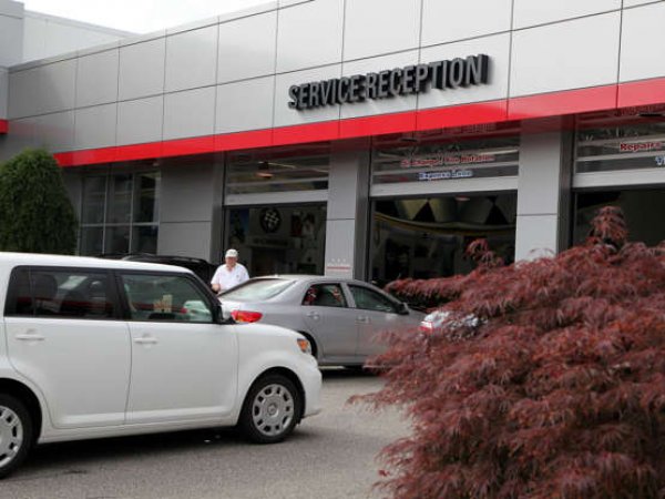 Когато купувате употребявана кола, купувате и нейната гаранция, стига тя да има такава. Това се отнася за покупка от официален дилър, който трябва да ви представи и всички необходими документи. Автомобилът може да няма гаранция, но може да има пълна или непълна такава. Затова е добре да бъдете наясно с това и да получите съответните документи