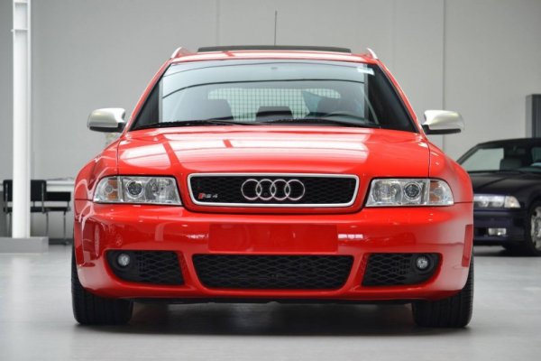 Първото поколение Audi RS4