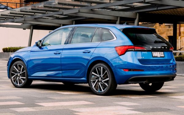 Цената е а автомобил с бензинов турбомотор, 95 коня мощност и 5-степенна ръчна трансмисия. Срещу парите си ще получите климатик, всички основни електронни системи за сигурност, радио с 6.5-инчов дисплей, 16-цолови стоманени джанти с тасове, подлакътник за шофьора.

Цена през декември 2020: 29 260 лева (разлика -2220)
Цена през декември 2019: n/a
Цена през декември 2018: n/a