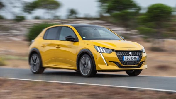 Цената е за автомобил с 1.2-литров трицилиндров мотор със 75 коня мощност и в ниво на оборудване Like, което включва 15-цолови стоманени джанти, аналогови прибори, климатик, предни електрически стъкла, 5-инчова мултимедия с USB и Bluetooth. 

Цена през декември 2020: 25 348 лева (разлика -4518)
Цена през декември 2019: n/a
Цена през декември 2018: n/a