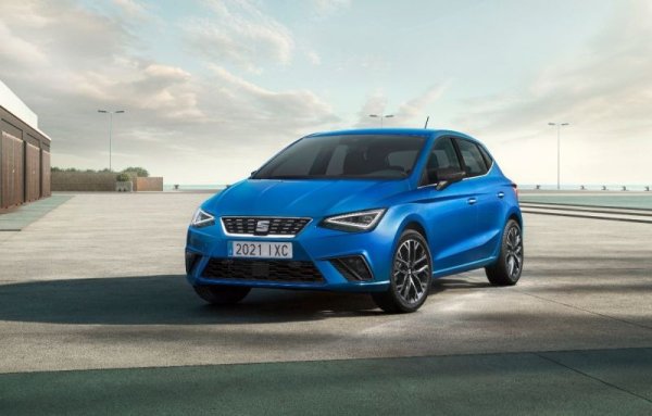 Базовата Ibiza е с еднолитров атмосферен двигател с 80 конски сили и 5-степенна ръчна трансмисия. Има мултифункционален волан, електрически огледала, предни електрически стъкла, климатик, 8.25-инчова мултимедия с USB-c и Bluetooth, дистанционно централно заключване, мултифункционална камера на предното стъкло. 

Цена през декември 2020: 26 750 лева (разлика -800)
Цена през декември 2019: 22 365 лева (разлика -5185)
Цена през декември 2018: n/a