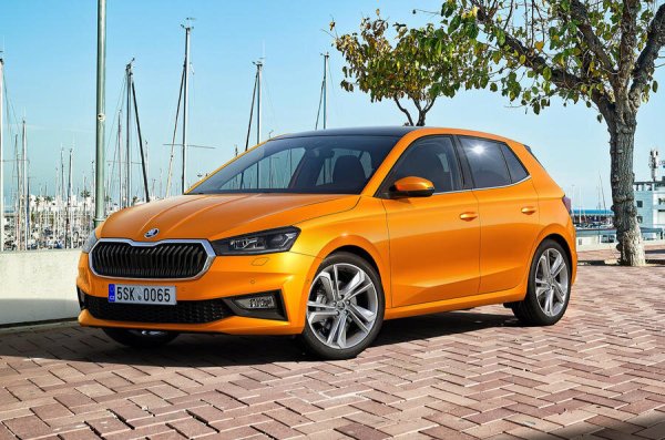 Досегашната Fabia беше една от най-добрите коли като съотношение цена-качество на нашия пазар. Но от началото на 2022 на нейно място идва новото поколение, което вдига значително летвата откъм цена. Стартовото ниво за 27 320 лева е с атмосферен бензинов мотор с 65 коня (за агрегат с турбо и 95 коня ще ви трябват минимум 30 660 лева). Серийното оборудване включва климатик, електрически стъкла отпред, радио с 6.5-инчов екран, пълноразмерна резервна гума.

Цена през декември 2020: 22 990 лева (разлика -4330)
Цена през декември 2019: 20 980 лева (разлика -6250)
Цена през декември 2018: 19 980 лева (разлика -7250)
