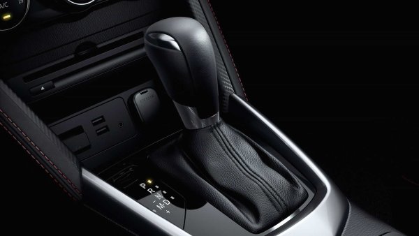 ЕС забранява новите автомобили с двигатели с вътрешно горене от 2035 г., което означава идване на добри или лоши електромобили. Всички те обаче ще бъдат с автоматична скоростна кутия. Дори сега дялът на автоматиците при новите автомобили вече е 60%. Самите автоматични скоростни кутии са доста подобрени през последните 20 години, като помагат за намаляване на разхода и на вредните емисии.

Сред предимствата им е и това, че улесняват значително човека зад волана. Да, ръчните скоростни кутии са по-забавни за каране, като доказателство за това са модели като Mazda MX-5 или Honda Civic Type R. 