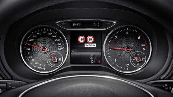 Тази система стана задължителна в новите автомобили след юли 2022 година. Това означава  и сляпо доверие, което крие някои рискове, защото понякога самата система не работи така, както е проектирана. Например, тя показва 30 при зона с 50 км/ч (или път обратното). Затова и с нея трябва да се внимава, като сляпото доверие не е препоръчително.