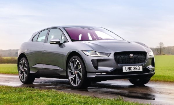 Eдинственият чист електромобил на групата JLR успява да влезе в Топ 10 у нас въпреки доста високата си цена и факта, че вече е на четири години. Нещо повече - той е най-продаваният модел на Jaguar в България тази година. 
