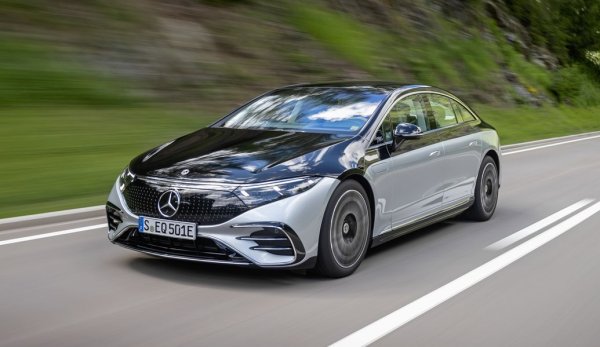 Уж разчетените за масовия вкус електромобили засега не печелят особена популярност в България. Но електрическите модели в най-горните сегменти вече се радват на сериозно търсене. Над половината от регистрациите на електрическия флагман на Mercedes се падат на топ-версията 580. 
