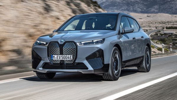 Още по-голям е интересът към новия електрически флагман на BMW, независимо че и тук доставките за България са ограничени и доста разсрочени във времето. Тези 23 регистрации са достатъчни за място в Топ 3 у нас, и включват също две блойки от съвсем пресния върхов модел iX M60. Ка
