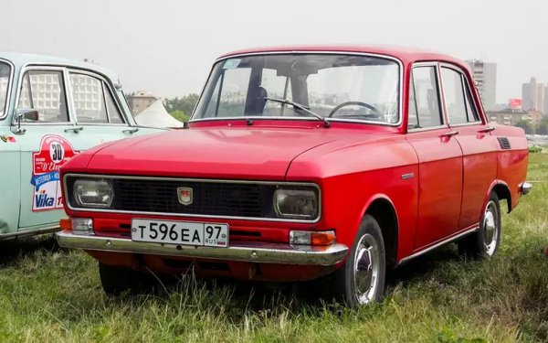 Все пак инженерите в Москва успяват да "пробутат" и някои нововъведения - затворена охладителна система и модерен термостат като този в жигулите. Старият ленинградски карбуратор К-126Н е заменен с ДААЗ, който подобрява значително студения старт на двигателя. 
Московчани обаче удрят на камък с новата скоростна кутия. Те имат готови разработки за 4-степенен и дори 5-степенен агрегат, при това тествани в реални условия и дори в състезания. Но "отгоре" преценяват, че въвеждането им изисква твърде големи инвестиции, и спират проекта. 
