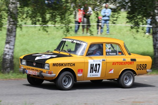 Дългият и тесен Москвич-2140 не изглежда най-подходящата машина за моторен спорт, но всъщност заводските отбори на АЗЛК го използват широко и печелят доста етапи от рали шампионата на СССР, както и Купата на дружбата (нещо като WRC, но само за социалистическите страни). Москвич 2140 дори има три победи в Световния рали шампионат (в своя клас, разбира се). 

