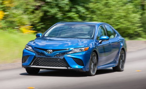 Най-продаваният лек автомобил в Америка. И при него обаче задвижването е по-различно за щатския пазар, отколкото за европейския - тук базовата кола е с 2.5-литров четирицилиндров мотор, но съществена част от продажбите се пада на 3.5-литровия V6. 
