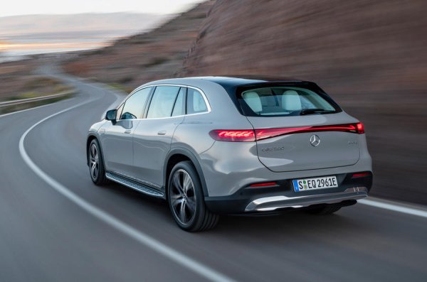 Заради несъвършенствата в отчетността на МВР всъщност не можем да кажем каква част от тези EQS се падат на седана и каква - на новата SUV версия. Но, по информация от дилърите, съотношението все още е около три към едно в полза на седана. Ръстът на годишна база тук е 65%.
