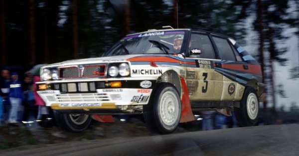 От края на осемдесетте до началото на деветдесетте една кола доминира тотално в ралито - Lancia Delta. Съкрушително бързият S4 от група B с компресор и турбокомпресор направи своя дебют през 1985 година. Тогава беше от група A (изискваща минимум 5000 екземпляра за производство). Стартира в В през 1987-а, когато започна доминацията на италианския отбор. 

Базиран на скромния семеен хечбек с пет врати на марката, този забележителен рали автомобил спечели невероятните 46 ралита между дебюта си и оттеглянето от WRC в края на 1992 година. Той също така спечели рекордните шест последователни титли при производителите, както и две пилотски корони за италианския ас Мики Биазион и финландската звезда Юха Канкунен. 

През това време 2,0-литровият с турбокомпресор Lancia Delta със задвижване на четирите колела направи истинска революция от доста базовия HF 4WD в широкия Integrale, а накрая в мускулестата Evolution. По-важното е, че това доведе до серия от специални пътни автомобили за хомологация, които все още се смятат за едни от най-вълнуващите. 