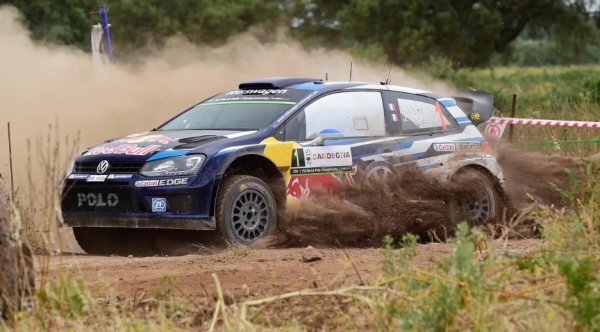 Когато става въпрос за доминация на WRC, VW Polo R има малко конкуренти. С 43 победи в 53 ралита за четири сезона - германската машина има процент, до който никой съперник не се е доближавал. 

Това представяне става още по-забележително, когато вземете предвид факта, че марката беше новак на специалния етап на откриващото сезона рали Монте Карло през 2013 година. Е, имаше кратък успех със своя MK2 Volkswagen Golf GTi в края на осемдесетте години, но нищо не предполагаше, че отборът ще помете титаните Citroen и Ford. И все пак с амбициозният френски ас Себастиен Ожие (умело подпомаган от съотборниците си Яри-Мати Латвала и Андреас Миклесен) донесе вкуса на успеха, разбира се, и със страхотен екип от инженери и дизайнери. 

VW се оттегли от WRC в края на 2016 година след "дизелгейт", но за краткото си време в спорта спечели четири последователни корони за пилоти и производители. 
