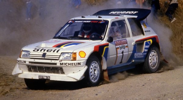 Audi обърна ралитата с главата надолу с Quattro през 1981 година, но главният съперник Peugeot наистина извлече максимума от задвижването на четирите колела и правилата на група B. С необходимите само 200 производствени коли, френската фирма успя да създаде високоспециализирана състезателна кола за рали етапите. 

Имайки малка прилика с пресния 205 supermini, Peugeot 205 T16 използва олекотена  каросерия, покриваща специално шаси със среден двигател и включващ мощен 1,8-литров двигател с турбокомпресор и трансмисия със задвижване на четирите колела. 

Ари Ватанен дебютира с колата на Tour de Corse през 1984 година, но само след две минути катастрофира. След това обаче спечели пет последователни състезания, включително Монте Карло през 1985 година, където преодоля петминутно изоставане от Audi, за да спечели със същата разлика, напълно унищожавайки Quattro. 

Версията Evolution 2 на Peugeot включваше над 500 к.с., диви крила отпред и отзад, помагайки на Тимо Салонен и Юха Канкунен да спечелят световни титли съответно през 1985  и 1986 години. И когато група B беше забранена в края на последната, специално модифицирани версии на 205 T16 взеха класиката Париж - Дакар през 1987 и 1988 година. Невероятно!
