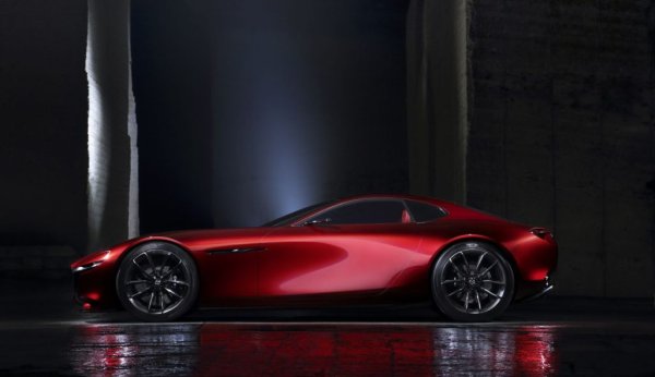 Още един подчертано ефектен концепт, с който Mazda загатна, че може да възроди легендарните си спортни модели с ванкелов двигател (любопитен нюанс е, че класическата RX-7 е проектирана от бащата на Икуо Маеда). 
