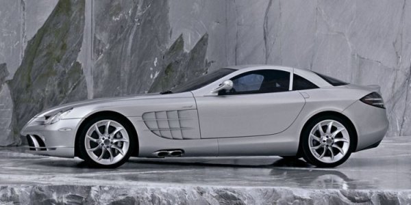 Това показва, че колата е много бърза дори по днешните стандарти, а камо ли през 2003 година. За да я притежавате обаче, трябва да платите над 400 000 долара, като от модела са произведени само 2157 бройки.