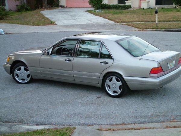 Mercedes S-Class W140 често е определян като "последният по рода си". Проектът по създаването на тази кола струва на компания над 1 млрд. долара, като идеята беше да бъде направен най-добрият автомобил, създаван никога. Тази кола предизвиква уважение, още щом бъде видяна и неслучайно е возила някои от световните лидери и известни личности. Сред тях са Садам Хюсеин, Владимир Путин и Майкъл Джексън.