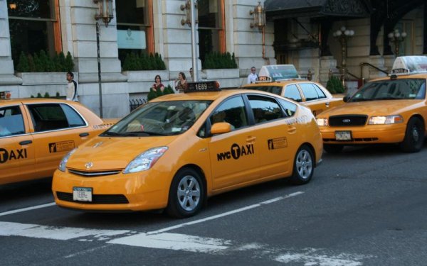 Изборът на Prius се обяснява с търсенето на максимална ефективност по отношение на разходите за гориво. В случая става въпрос за Prius V в Щатите или Prius + в другите части на света, но Toyota спря тази версия през 2017 година.