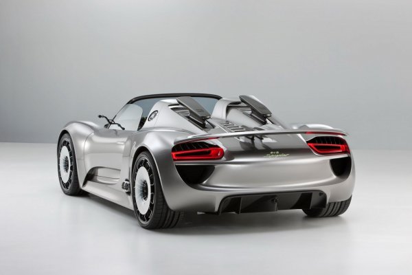 918 Spyder е бъдещият суперхибрид на Porsche
