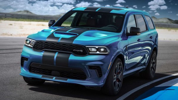 Durango SRT Hellcat от 2023 г. използва същата формула като предшествениците си, носещи същото име. А това означава 6,2-литров V8 със 710 к.с., който го превръща в един от най-бързите SUV на планетата.

0-60 мили в час: 3,5 секунди

Мощност: 710 конски сили

Въртящ момент: 878 Нм

Максимална скорост: 290 км/ч