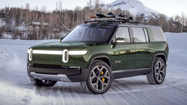 Не трябва да е изненада, че SUV-версията на мощния пикап All-Electric R1T на Rivian попада в списъка. Този рядък, поне за момента, SUV има три реда седалки, като тежи цели 3175 кг, но това не пречи на динамичните му характеристики. Недостатък и тук е матксималната скорост, която изглежда смешна на фона на останалите модели в списъка.

0-60 мили в час: 3,0 секунди

Мощност: 845 конски сили

Въртящ момент: 1231 Нм

Максимална скорост: 200 км/ч