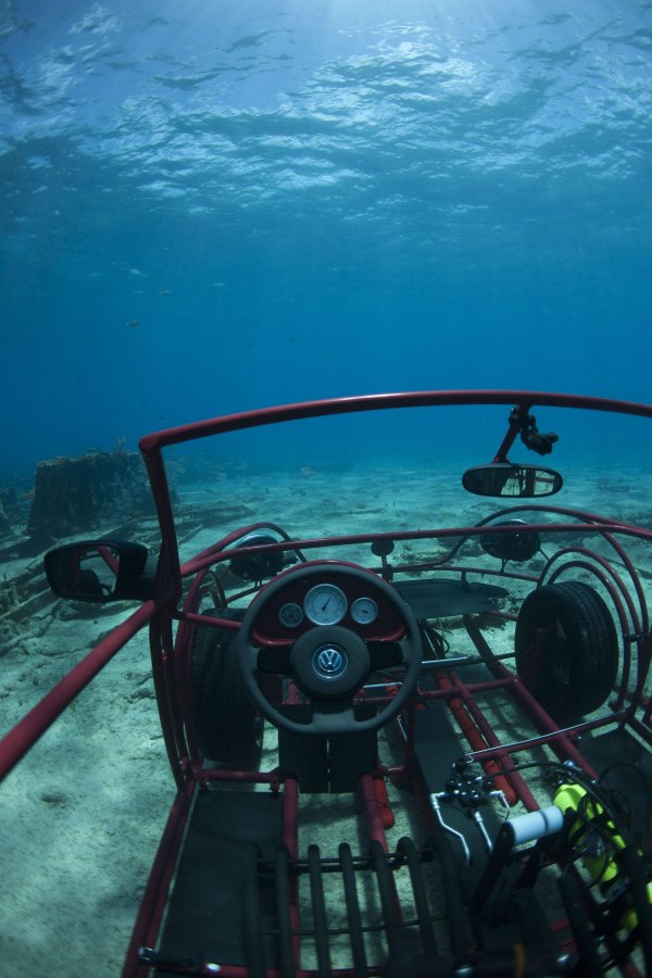 Подводен Volkswagen Beetle за "Седмица на акулите" по Discovery