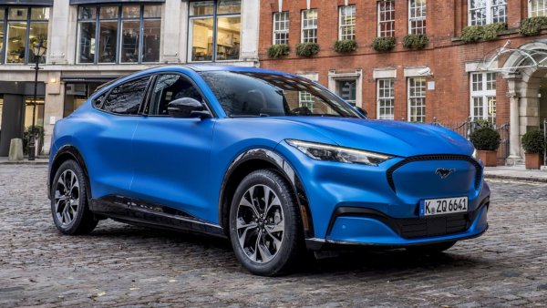 Кога: в края на 2020
Традиционните фенове на Mustang не са очаровани от употребата на митичното име за нещо с електрическо задвижване. Но иначе Mach-E се готви да конкурира новата Tesla Model Y, и обещава доста за тази цел: обхват между 420 и 600 км, под 5 секунди от 0 до 100 км/ч за най-бързата версия, и възможност за зареждане при 150 киловата. 
