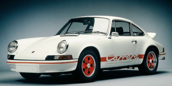 Carrera 2.7 RS не е толкова бърза колкото 911 Turbo, но лекият спортен автомобил впечатлява по криволичещите пътища.