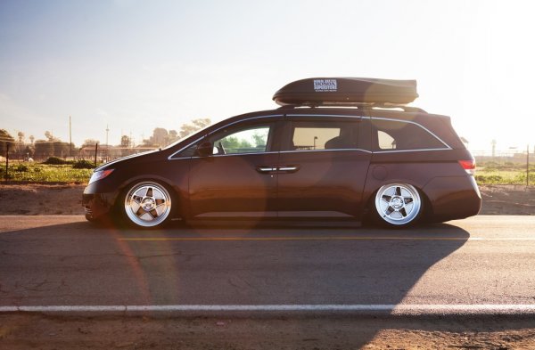 Honda Odyssey с тунинг на Bisimoto Engineering