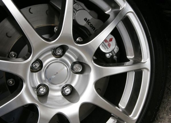 Mitsubishi Lancer Evolution X FQ-400