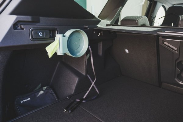 Четири идеи за системата YouClip, предложени от млади дизайнери. Тази е предвидена за превоз на кучета