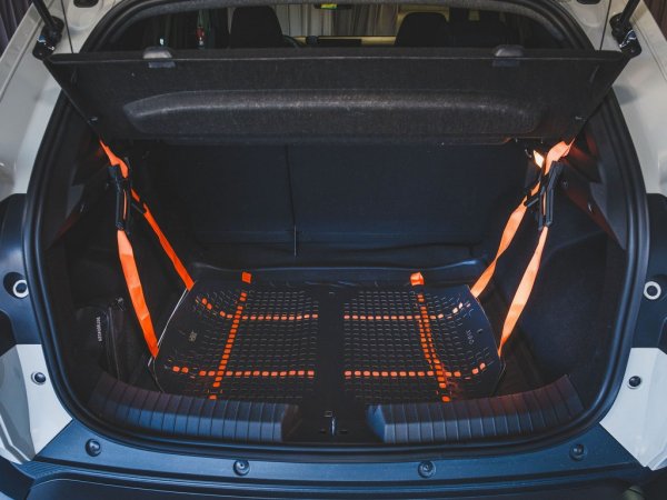 Универсално покривало за пода на багажника, което се превръща в здрава чанта при нужда