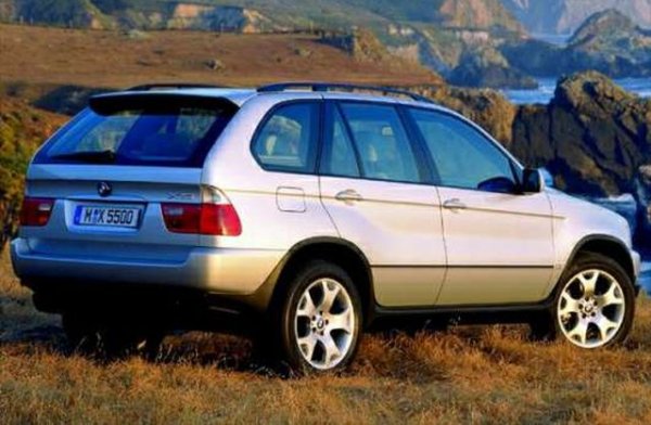 Различните му варианти бяха монтирани в по-мощните варианти на Серия 5, в Серия 7, Х5, цялата гама на Alpina, а също и при спортни производители като Morgan и Wiesmann, и развиваха между 272 и 530 конски сили. 
Напредничавите технологии му донесоха международно признание, но заради твърде сложното си устройство той не е от най-надеждните агрегати. Ние препоръчваме на купувачите втора употреба да бъдат внимателни с него. 
