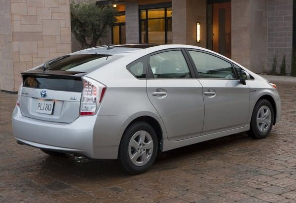 Тъкмо този двигател, с мощност 77 конски сили при 5000 оборота в минута, бе сърцето на първата и втората генерация на Prius (третата ползва вече 2ZR-FXE), на хибридния Yaris и на още няколко модела с подобно задвижване. 
