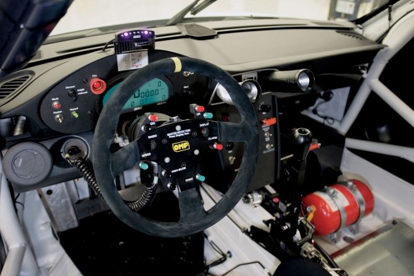 Окачването вече е регулируемо, общото тегло на автомобила е намалено, а спирачната система е оптимизирана.