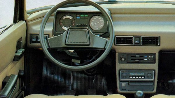 Серийната версия на част от интериора