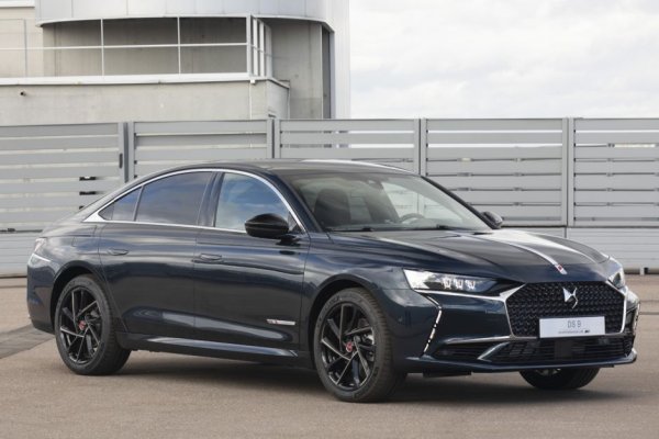 Същото се отнася и за DS 9, който вместо в родината си, ще се произвежда обновена фабрика в Шенжен, близо до Хонг Конг. Решението ядоса доста французи, тъй като все пак това е топмодел на вече бившата PSA и е трябвало да бъде "made in France"