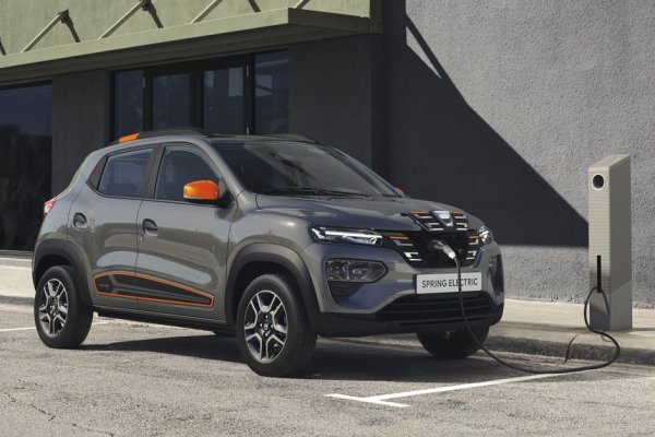 Първият електромобил на румънската марка вече се продава на азиатските пазари под името Renault K-ZE. Логично, версията за Европа ще слиза от същите поточни линии. От Dacia обещават да е с много добра цена и качество.