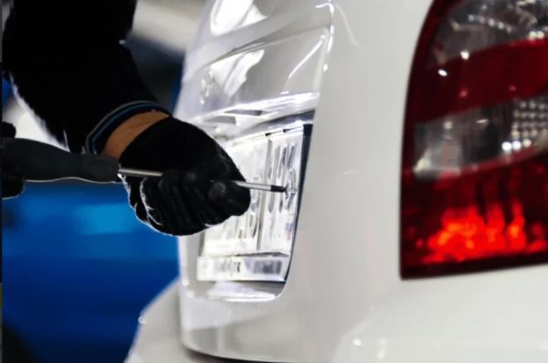 Регистрационните номера се използват за поставяне на крадени превозни средства, които най-често трябва да бъдат закарани за разглобяване или изнесени в друга държава с цел продажба. Експертите препоръчват поставяне на специални винтове за защита, които са евтини, а монтирането им става лесно и бързо.
