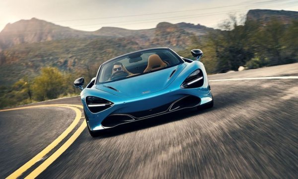 Едва ли ще ви изненада, че кабрио версията на 720S е по-шумна от затворената купе версия, и то с цели 4 децибела. Добрата новина е, че заради конструкцията на шасито този Spider е също толкова бърз на пистата, колкото и купето. 
