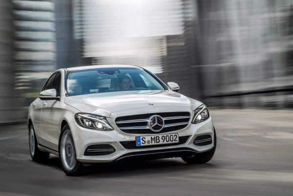 Дължина - 4686 мм, просвет - 130 мм, багажник - 480 л.

Четвърто поколение (W205) получи фейслифт през 2018. Цените започват от 20 000 евро, но могат да скочат двойно при автомобили в най-добро състояние. Средният пробег е 102 000 км. Основната версия е със задно предаване, като една четвърт от автомобилите на вторичния пазар са 4&times;4.

Комфортна и надеждна кола с много издръжливо окачване. Каросерията устоява перфектно на корозия. Въпреки обширния асортимент, тук няма атмосферен двигател. Две трети от предложенията са с 1.6 турбо двигател (150 или 156 к.с.), при който се срещат проблеми с ангренажната верига, термостата, помпата и фазовите регулатори, както и течове на масло. 
