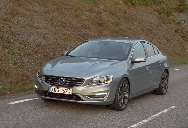 Дължина - 4635 мм, просвет - 136 мм, багажник - 380 л.

Фейслифт на второто поколение, при който задвижването на всички колела е рядкост, което означава, че повечето продавани автомобили са с предно задвижване. Съответно и цената е много по-ниска до 22 000 евро, а средният пробег е 125 000 км.

Както при "германците", диапазонът на двигателите е голям и е невъзможно да се намери определено безопасен вариант. Всички бензинови са турбокомпресори с директно впръскване.
