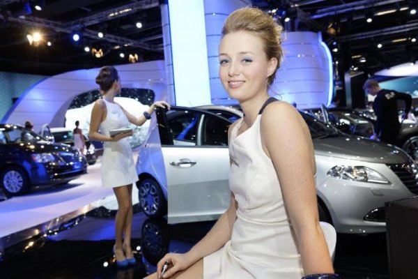 Момичетата на автосалон Франкфурт 2011
