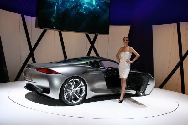 Момичетата на автосалон Женева 2012